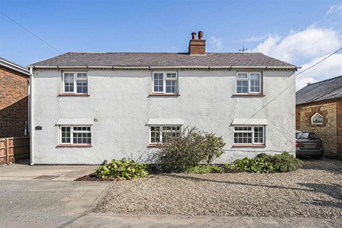 4 Bedroom Detached House For Sale In Bicester Road, Kingswood, Aylesbury, HP18