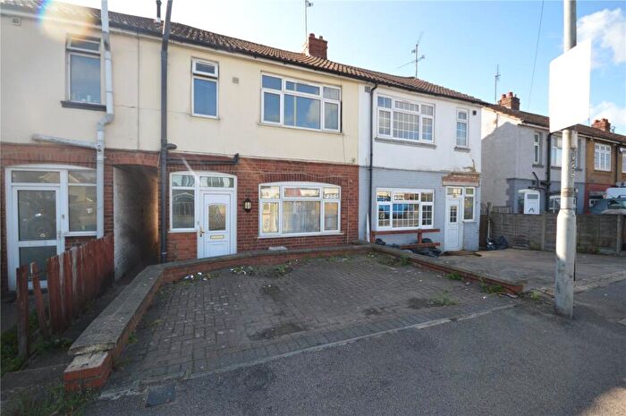 3 Bedroom Terraced House For Sale In Dunstable Road, Luton, Bedfordshire, LU4