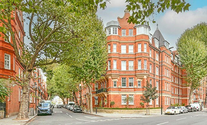 4 Bedroom Flat For Sale In Cheyne Court, Chelsea, London, SW3