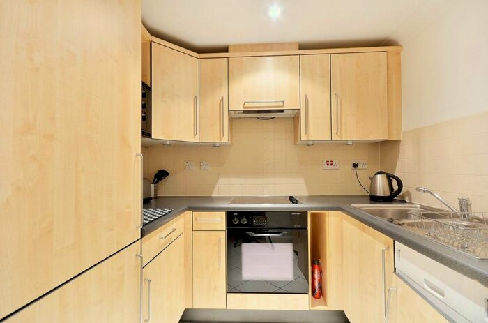 2 Bedroom Flat To Rent In Regency Street, Westminster, London, SW1P