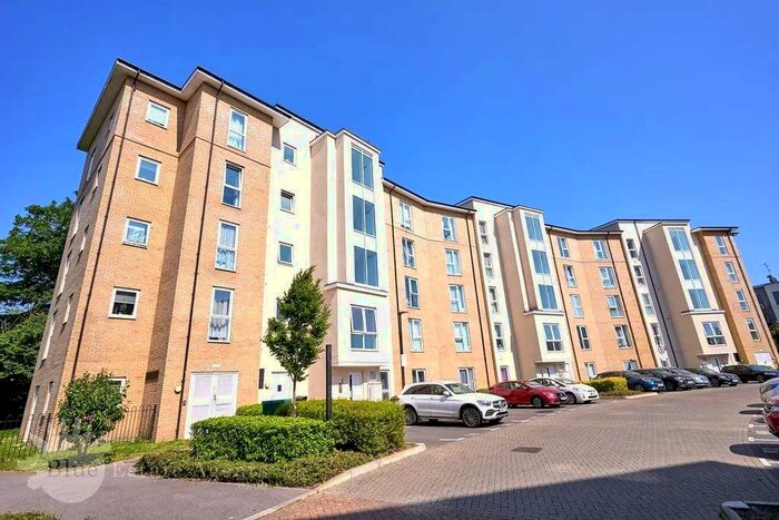 2 Bedroom Flat To Rent In Hunting Place, Hounslow, TW5