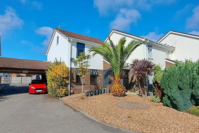 4 Bedroom End Of Terrace House For Sale In Brownsea Close New Milton, BH25
