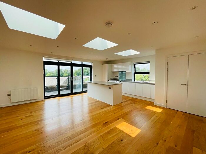 2 Bedroom Flat For Sale In Rockingham Road, Uxbridge, UB8