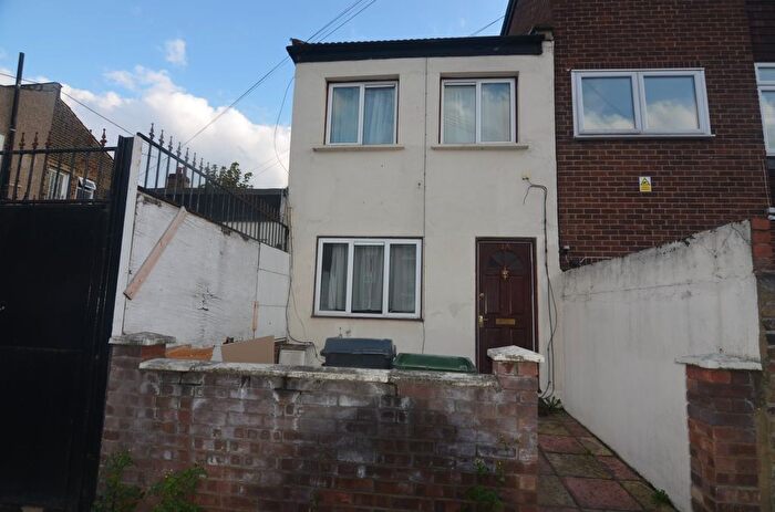 2 Bedroom Terraced House To Rent In Chestnut Avenue North, London, E17