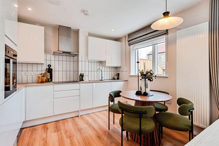 3 Bedroom End Of Terrace House For Sale In Oakfield, Swindon, SN3