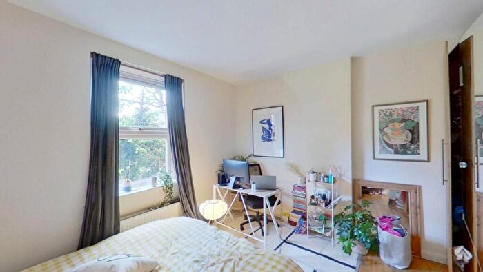 2 Bedroom Flat To Rent In Philpot Street, Whitechapel, London, E1