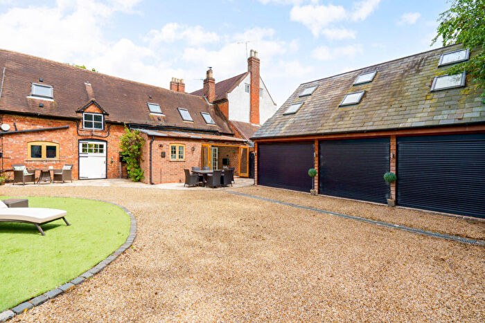 3 Bedroom Barn Conversion For Sale In The Stables, Warwick, Beds + Large Outdoor Accommodation, CV35