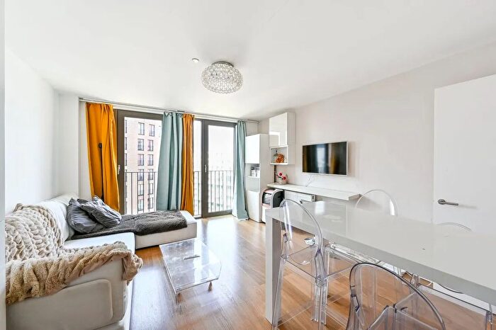 1 Bedroom Flat To Rent In Saxon Court, York Way, Kings Cross, N1C