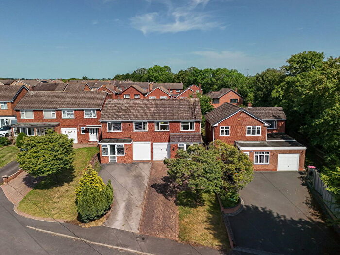 3 Bedroom Semi Detached House For Sale In Hemlingford Road, Kingsbury, B78