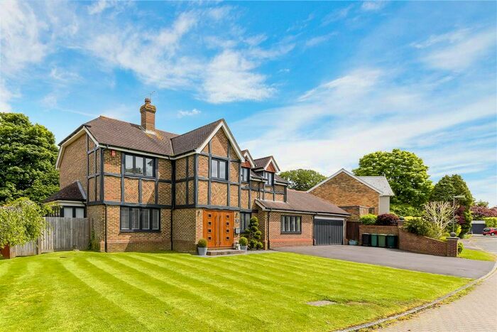 5 Bedroom Detached House For Sale In Beechfield, Banstead, SM7