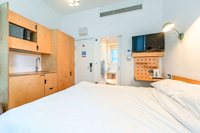 1 Bedroom Studio To Rent In Earls Court, Earls Court, London, SW5