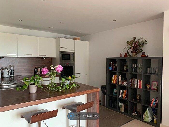 2 Bedroom Flat To Rent In Cypress Place, Manchester, M4