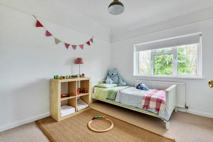 3 Bedroom Semi-Detached House For Sale In Peakfield, Frensham, Farnham, GU10
