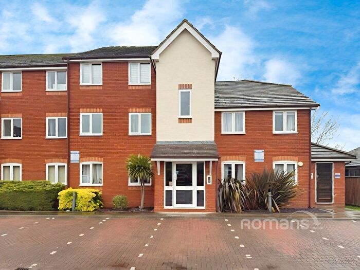 2 Bedroom Flat For Sale In Firs Avenue, Windsor, SL4