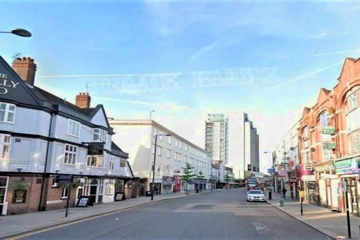 Studio To Rent In Ballards Lane, London, N12