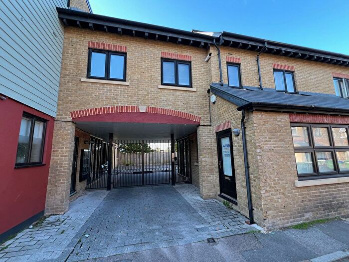 2 Bedroom Flat To Rent In Woodside Road, Samuel House Woodside Road, DA15