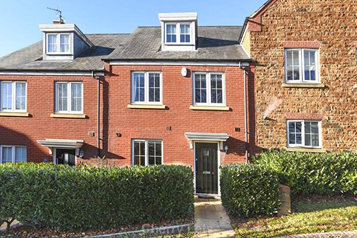5 Bedroom Town House To Rent In Saffron Close, Banbury, OX16