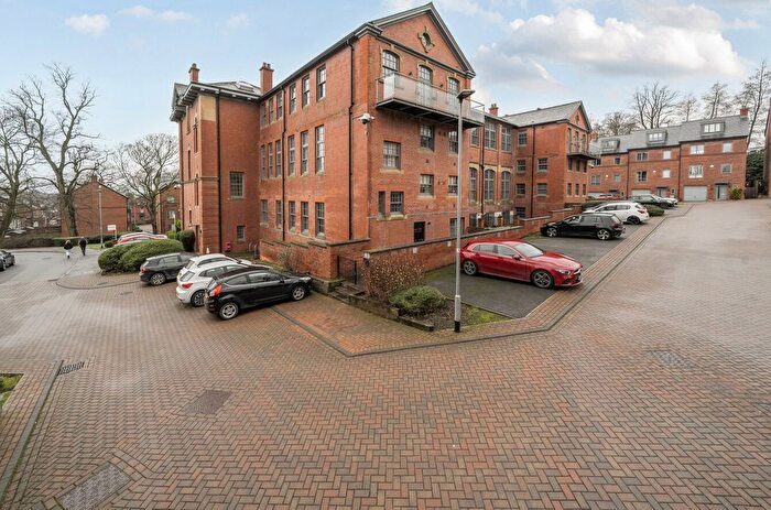 2 Bedroom Flat For Sale In Victoria Gardens, Hyde Park, Leeds, LS6