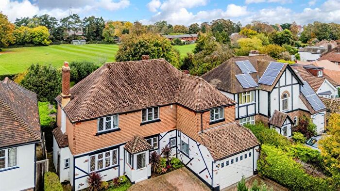 4 Bedroom Detached House For Sale In Garratts Lane, Banstead, SM7