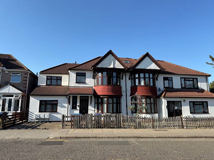 4 Bedroom Flat To Rent In Northwick Avenue, HA3