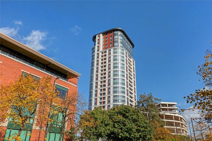 2 Bedroom Flat To Rent In Furness Quay, Salford, Greater Manchester, M50