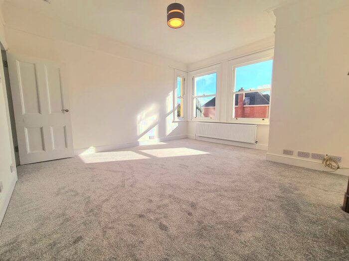 3 Bedroom Flat To Rent In Lansdowne Road, Bromley, BR1