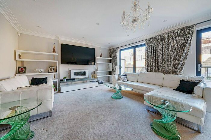 5 Bedroom Detached House To Rent In Woodlands Road, Bromley, BR1