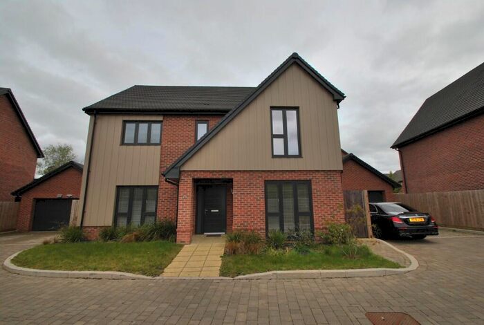 5 Bedroom Detached House To Rent In Lavant Way, Crowthorne, Berkshire, RG45