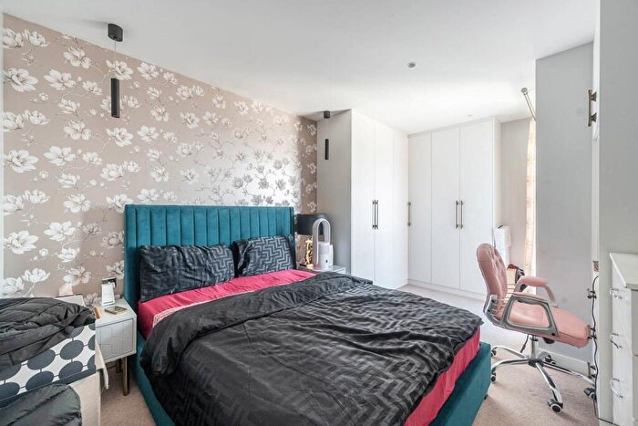 3 Bedroom Flat For Sale In Everly House, Edgware, London, NW9