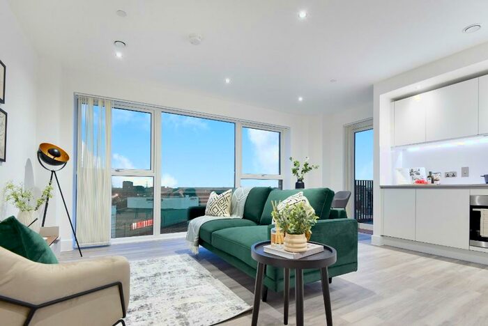 3 Bedroom Flat To Rent In Thames Road, London, E16