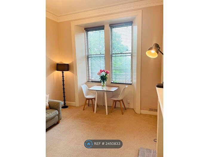 2 Bedroom Flat To Rent In Broughton Road, Edinburgh, EH7