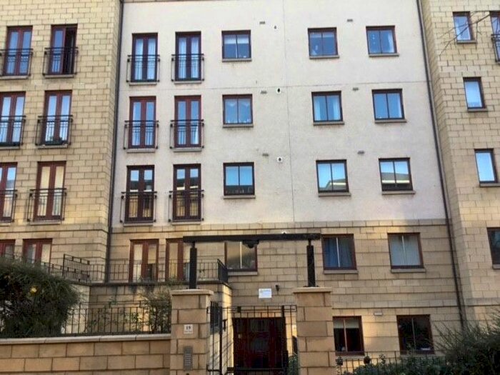 3 Bedroom Flat To Rent In High Riggs, Edinburgh, EH3