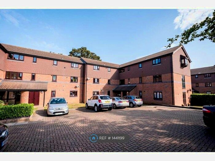 2 Bedroom Flat To Rent In Woodfall Drive, Crayford, Dartford, DA1