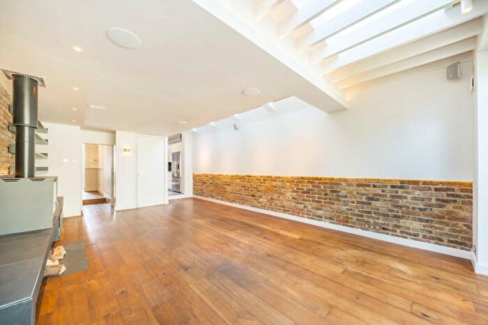 4 Bedroom House To Rent In Gresley Road, Whitehall Park, N19