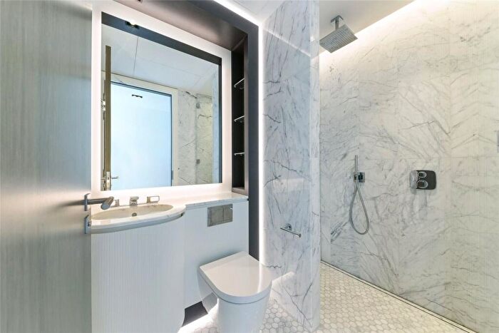 2 Bedroom Apartment To Rent In Park Drive, London, E14