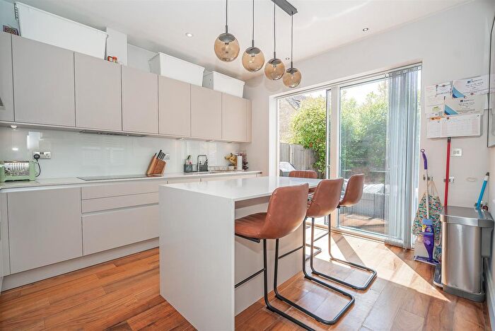 4 Bedroom Property To Rent In Fortis Green Avenue, London, N2