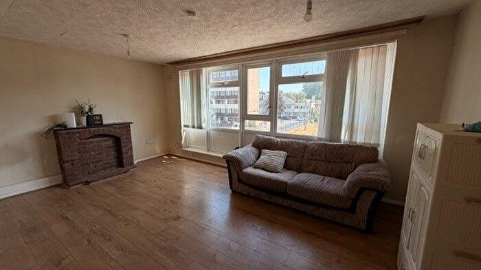 3 Bedroom Flat To Rent In Trellis Square, E3