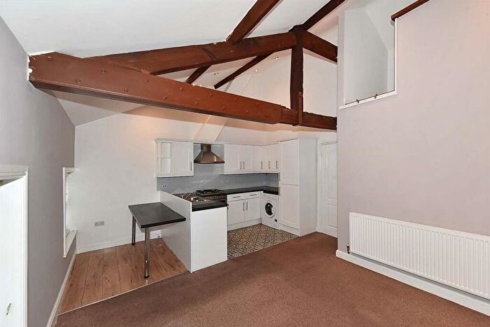 2 Bedroom Flat For Sale In Chester Road, Macclesfield, SK11