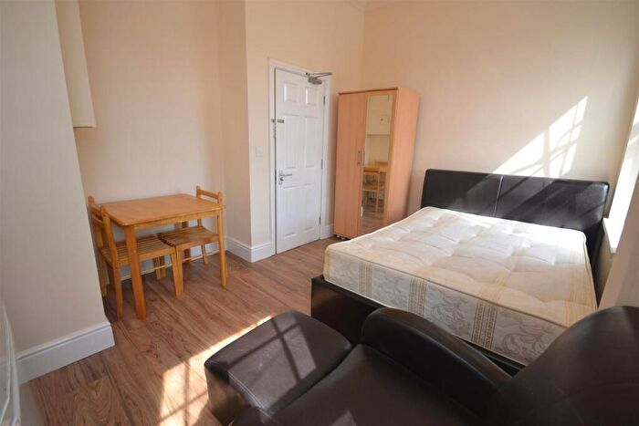 Studio To Rent In London Road, Reading, RG1