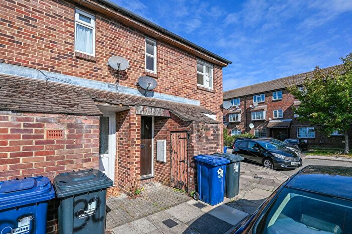 1 Bedroom Flat To Rent In Nimrod Close, Hayes And Harlington, Northolt, UB5