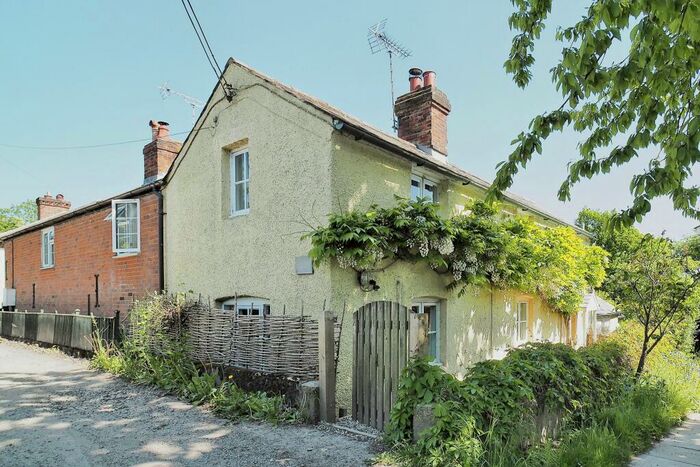 3 Bedroom Semi-Detached House For Sale In Hop Gardens, Whiteparish, Salisbury, SP5