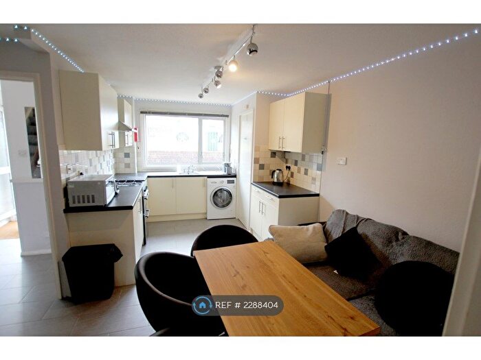 5 Bedroom Terraced House To Rent In Clover Road, Guildford, GU2