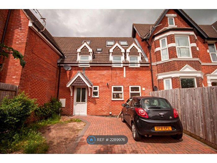 4 Bedroom Semi-Detached House To Rent In Hill Lane, Southampton, SO15
