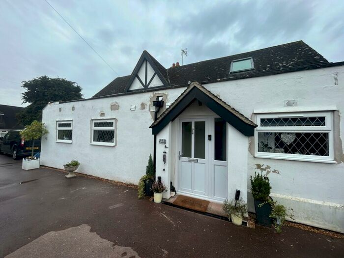 1 Bedroom Apartment To Rent In Woods Road, Caversham, Reading, Berkshire, RG4