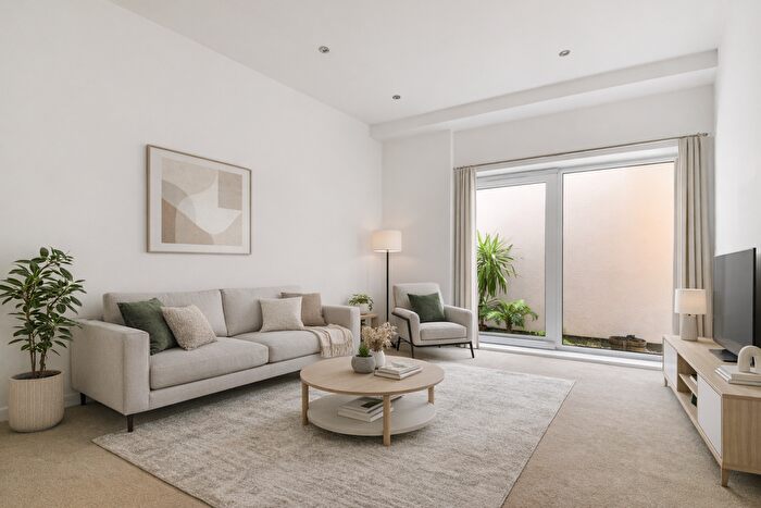 3 Bedroom Flat For Sale In Old Post Office Walk, Surbiton, KT6