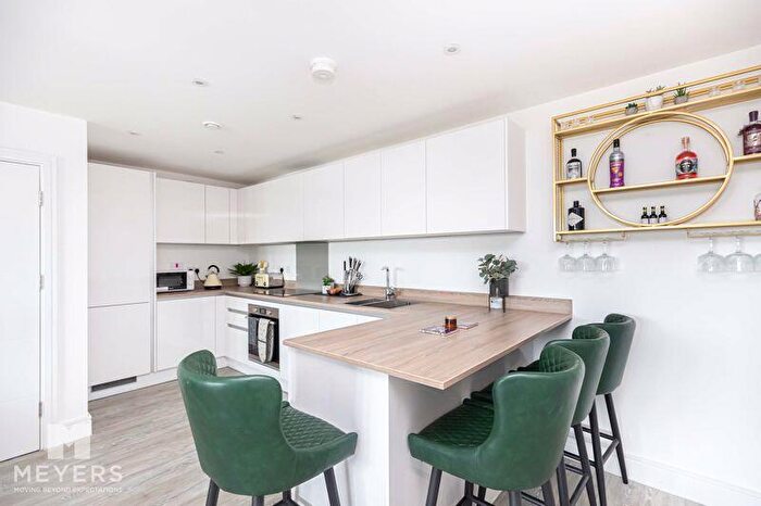 2 Bedroom Flat To Rent In Hawthorne Court, B West Cliff Road, Bournemouth, BH2