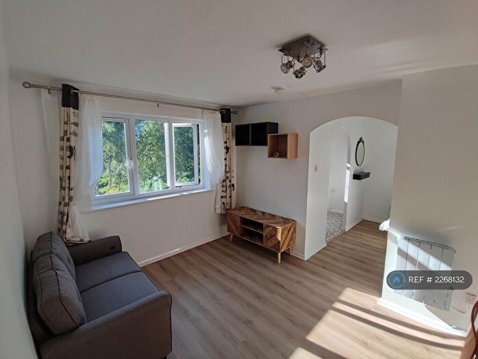 1 Bedroom Flat To Rent In Bream Close, London, N17
