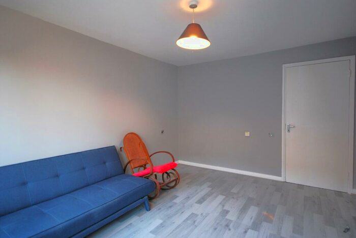 1 Bedroom Detached House To Rent In Black Prince Road, Kennington, SE11