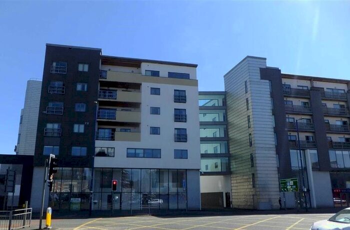 2 Bedroom Flat To Rent In Oldham Road, Manchester, M4