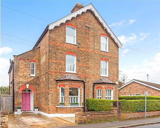 4 Bedroom Semi-Detached House For Sale In Montagu Road, Datchet, Slough, SL3